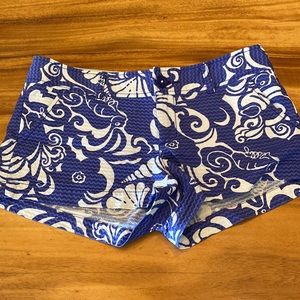 Lilly Pulitzer shorts blue and white ocean print 4